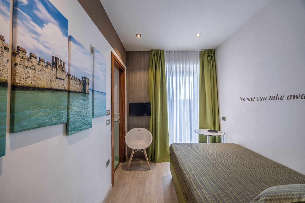 Hotel Ideal 24/49