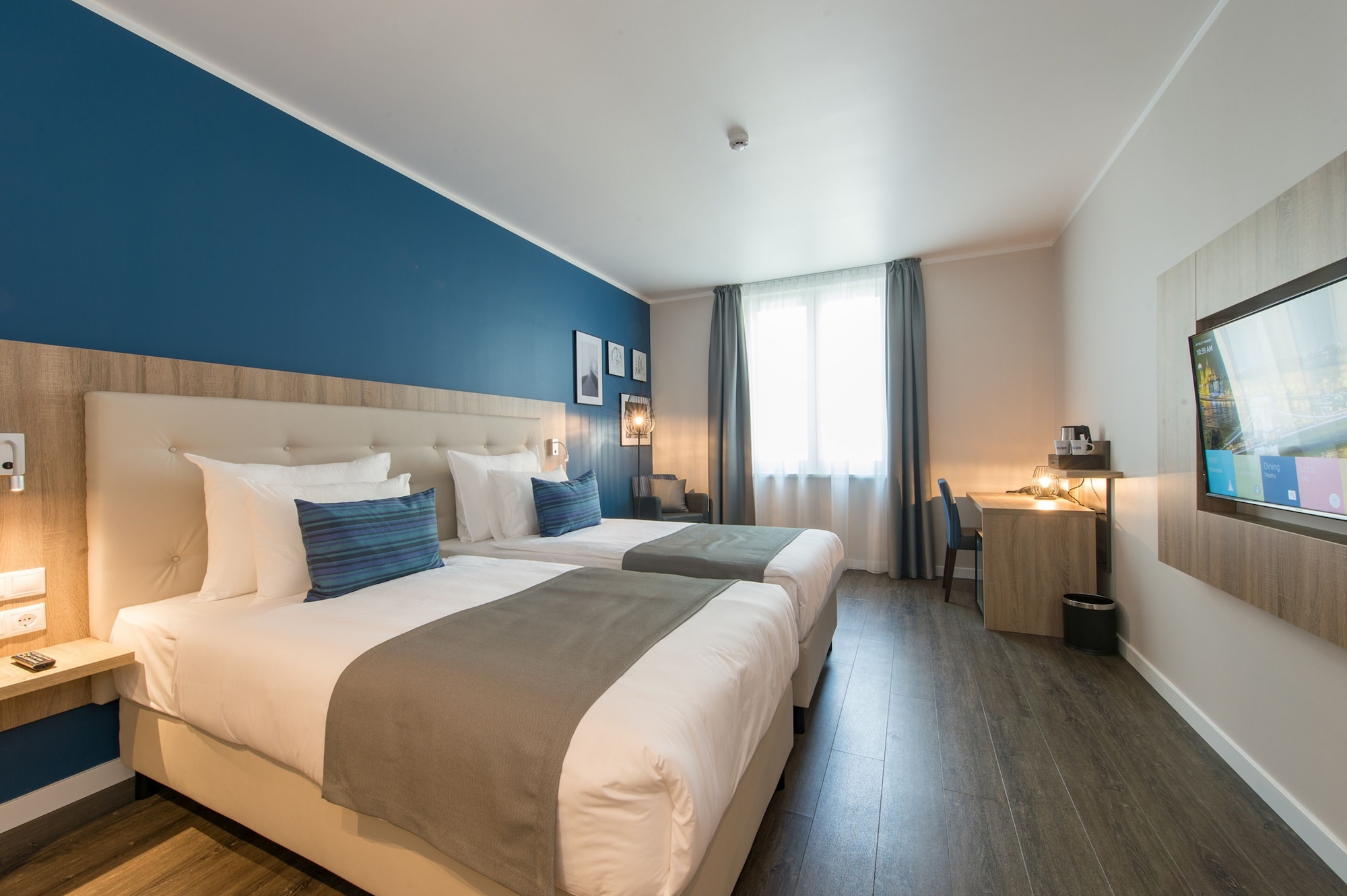 SUPERIOR, DOUBLE OR TWIN BED, WITH EXTRA BED