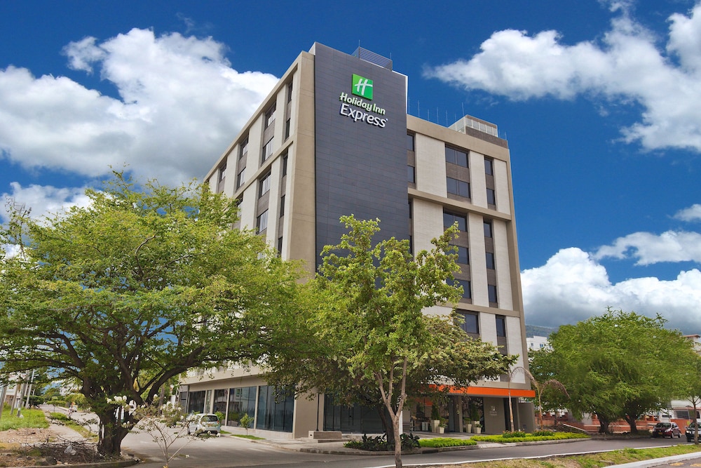 HOLIDAY INN EXPRESS YOPAL 3/33