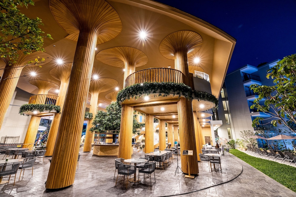 Phuket Emerald Beach Resort in KARON BEACH