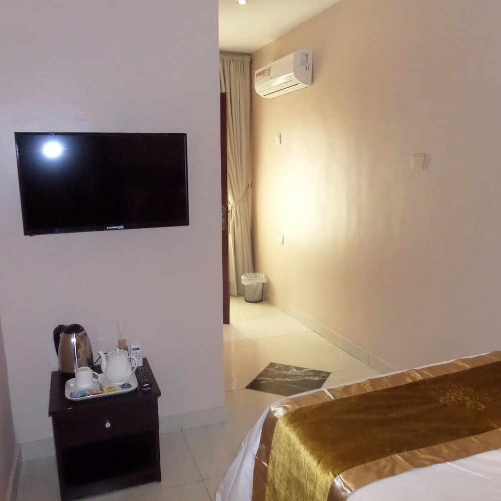 Rightgate Hotel & Suites 14/30