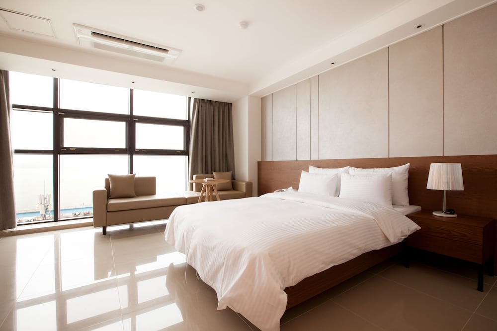 Premiers Hotel 33/63