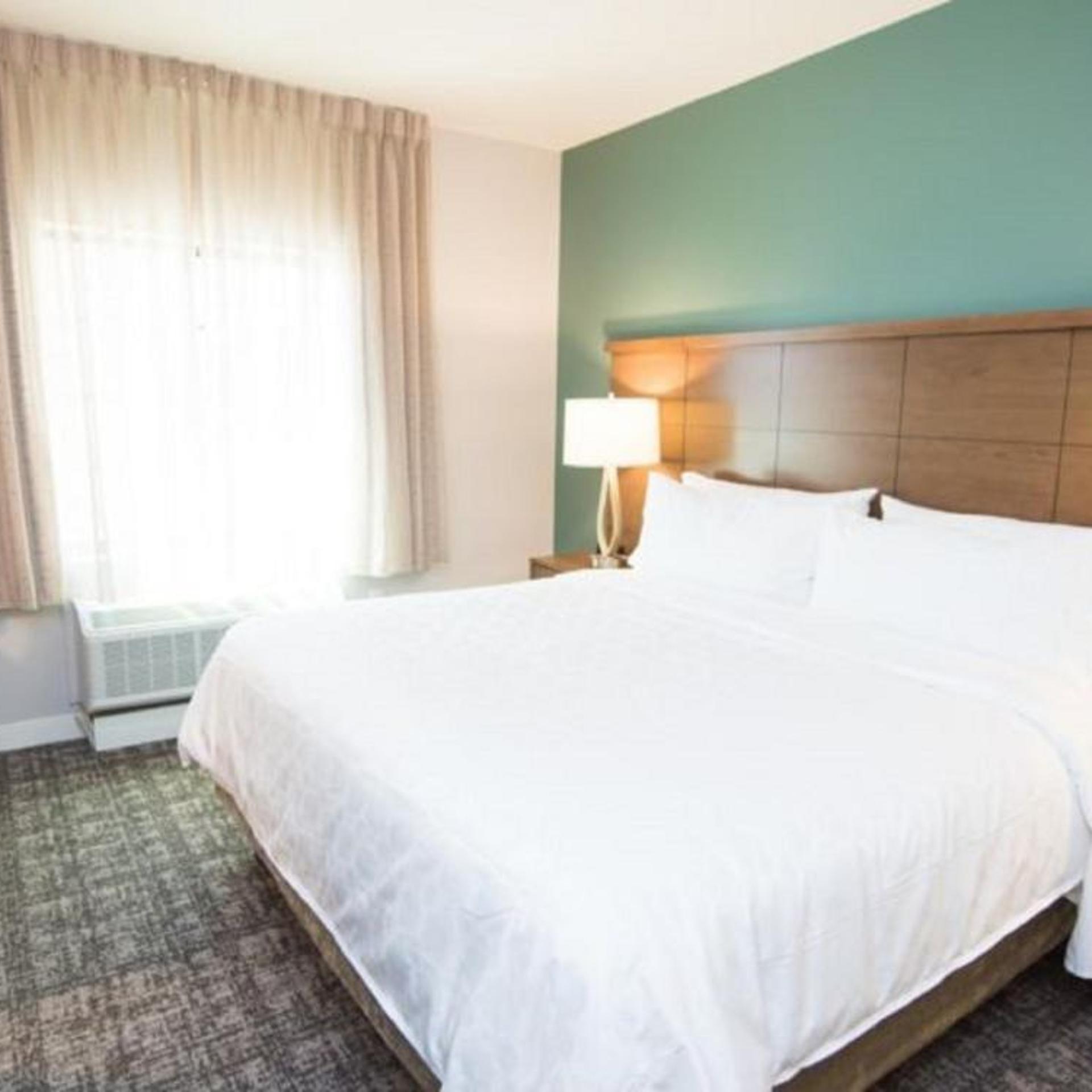 غرفة بسرير كوين لذوي الإعاقة، Staybridge Suites Houston East - Baytown 2/10