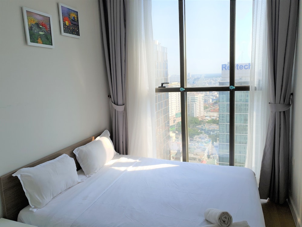 Ami Splendid Rooftop Pool 21/50