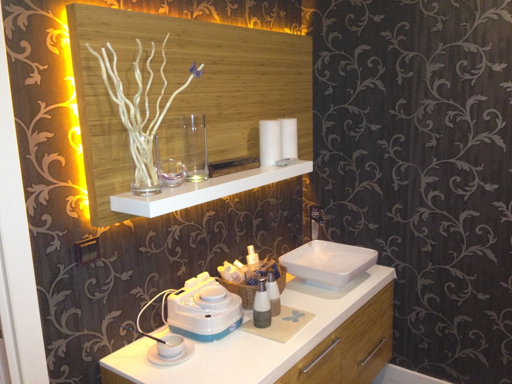 Presa Di Finica Hotel and Suites 50/50
