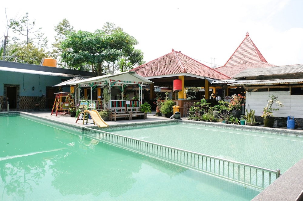 OYO 563 Damar Mas Resort Lereng Kelud 6/61