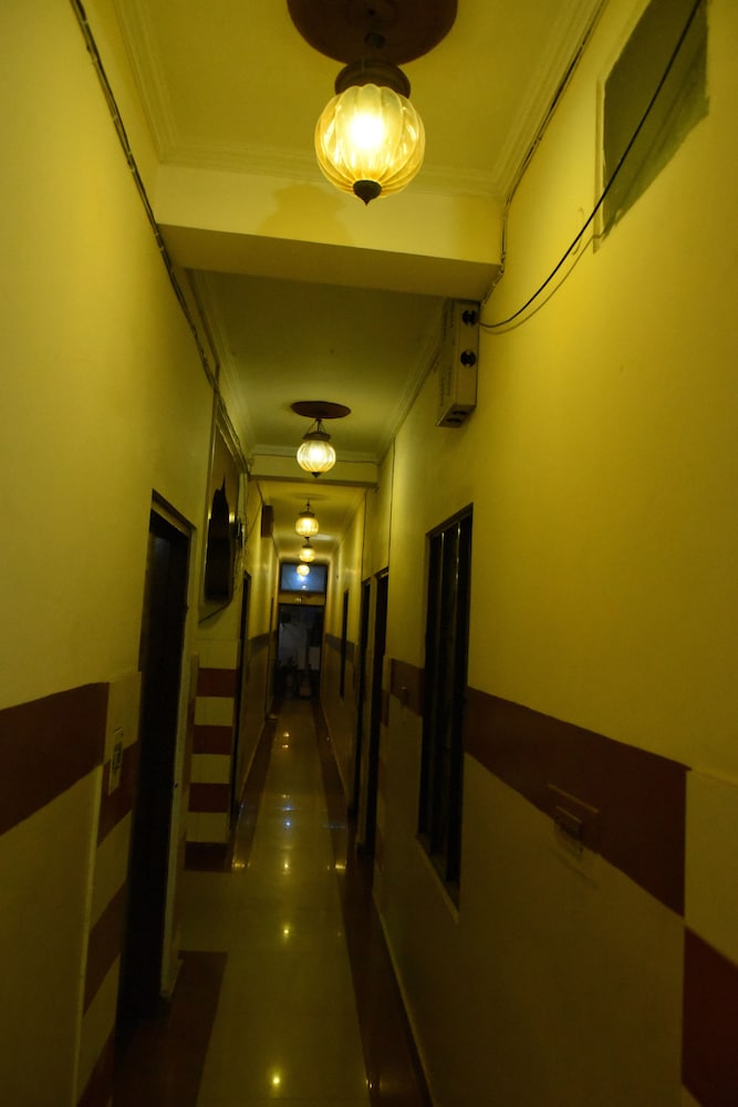 Hotel Vaishnavi 39/58