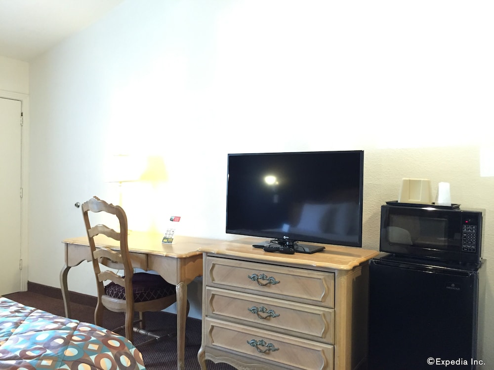 Anaheim Discovery Inn Suites 50/68
