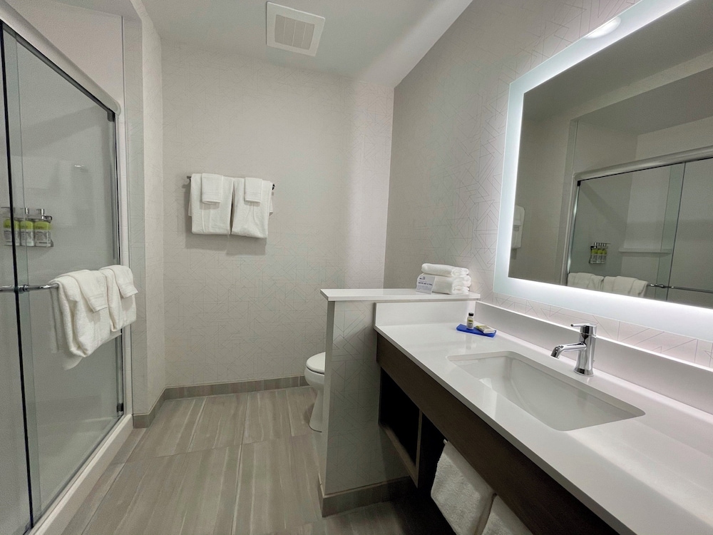 Holiday Inn Express & Suites Ft. Smith Airport, an IHG Hotel 67/75