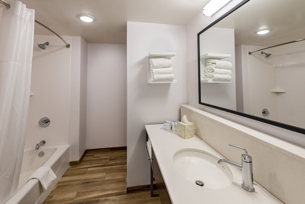Hampton Inn Suites Keller Tx 15/47