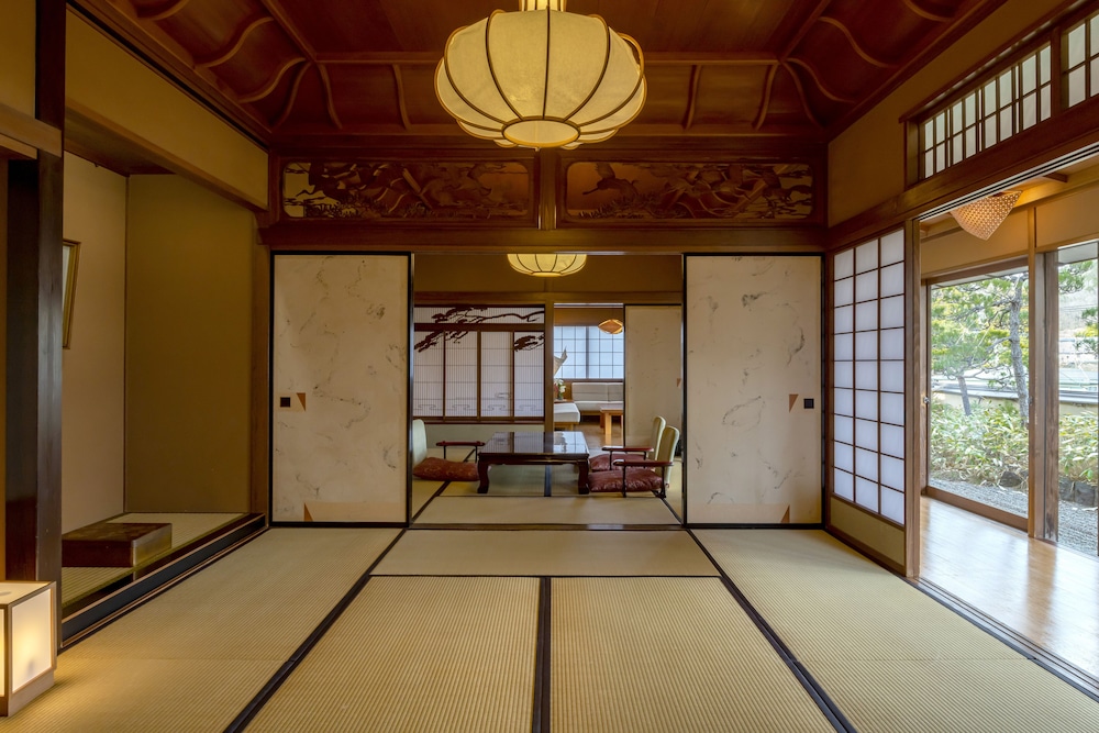 Tsukioka Hotel 8/61