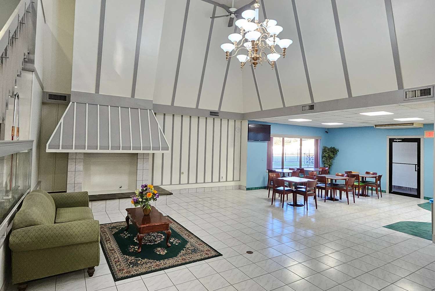 Days Inn By Wyndham Berlin Meriden 17/27