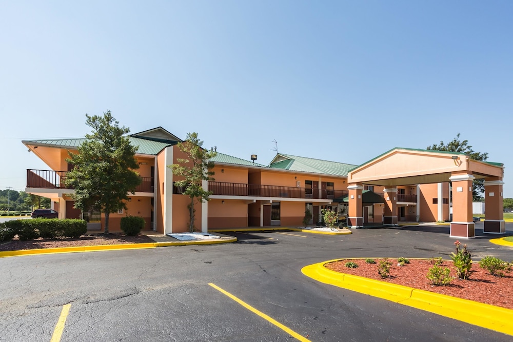 Econo Lodge Decatur South 3/28