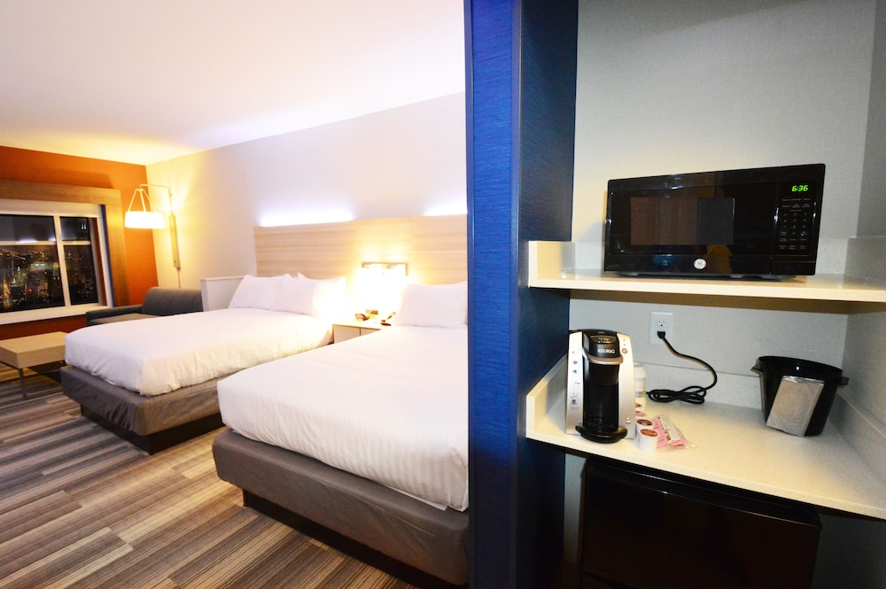 HOLIDAY INN EXPRESS & SUITES TOLEDO SOUTH - PERRYSBURG 18/53