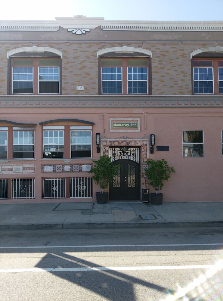 Monterey Inn Hotel 3/50