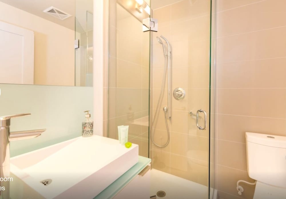 Toronto Rooms And Suites 44/49