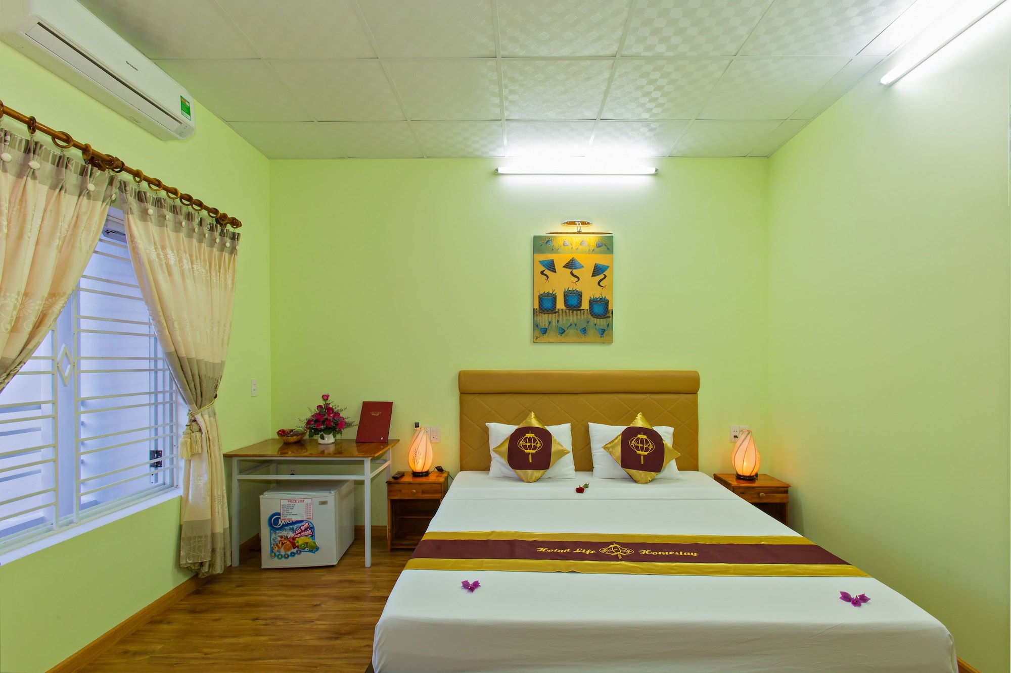 ROOM, DOUBLE BED