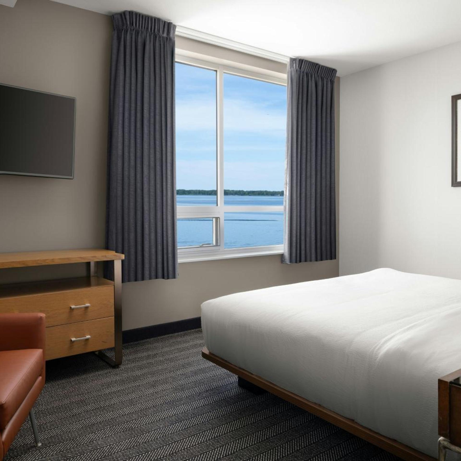 Junior Suite, King Bed, Bay View, Sofa, Bathtub, Accessible