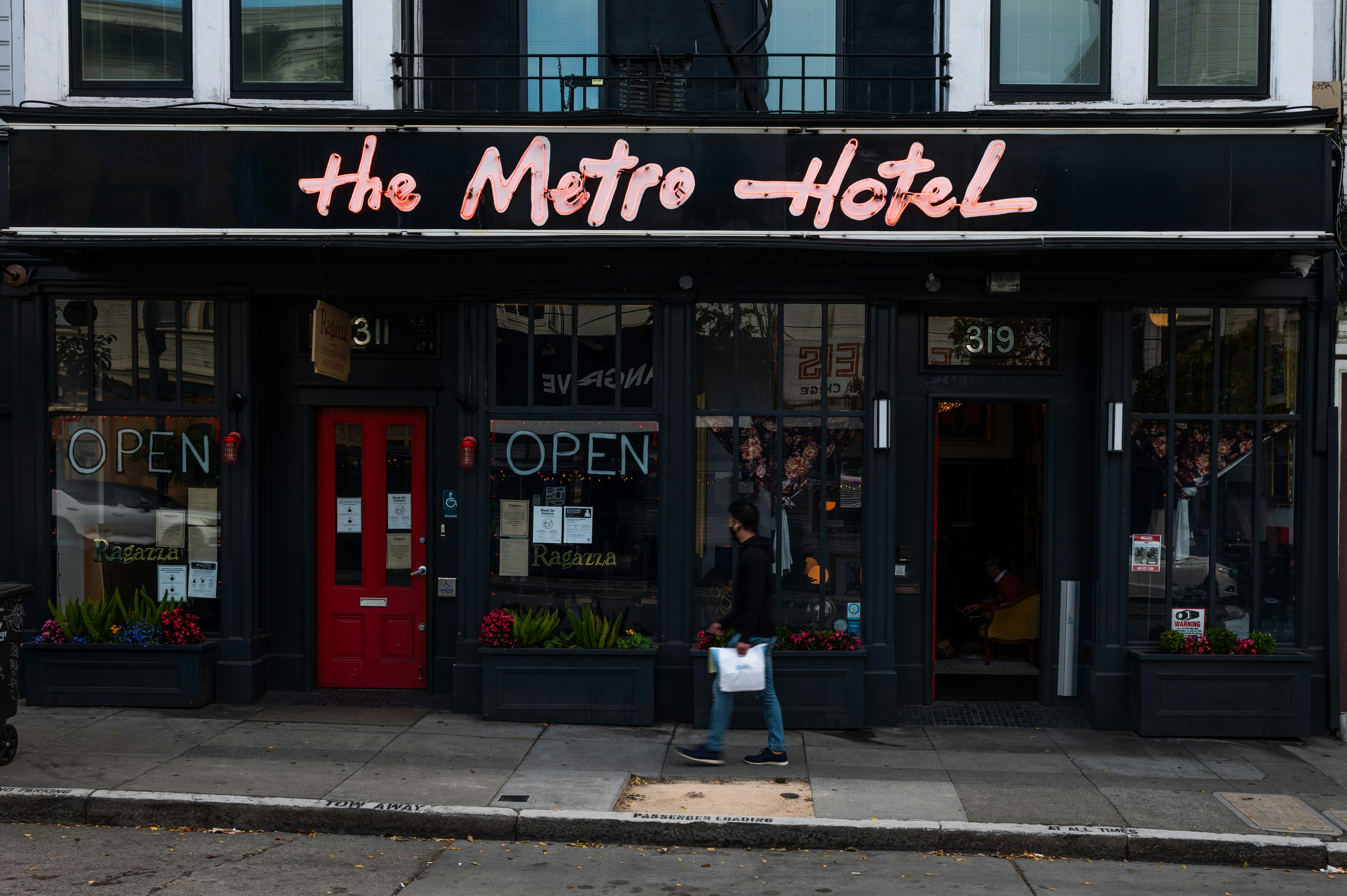 The Metro Hotel 2/49