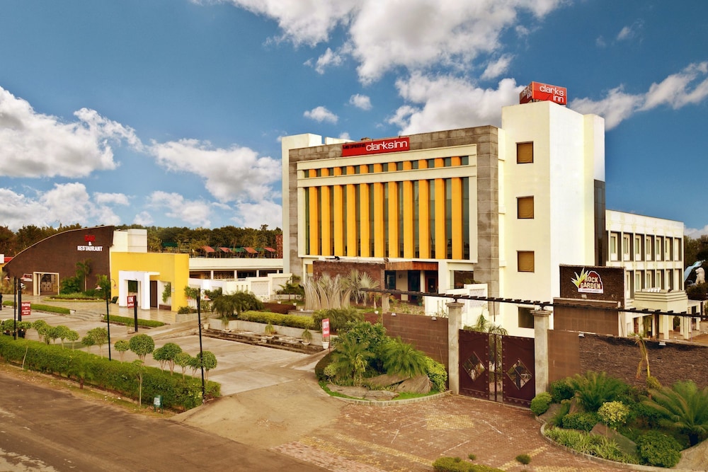 MB Greens Clarks Inn Moradabad 3/50