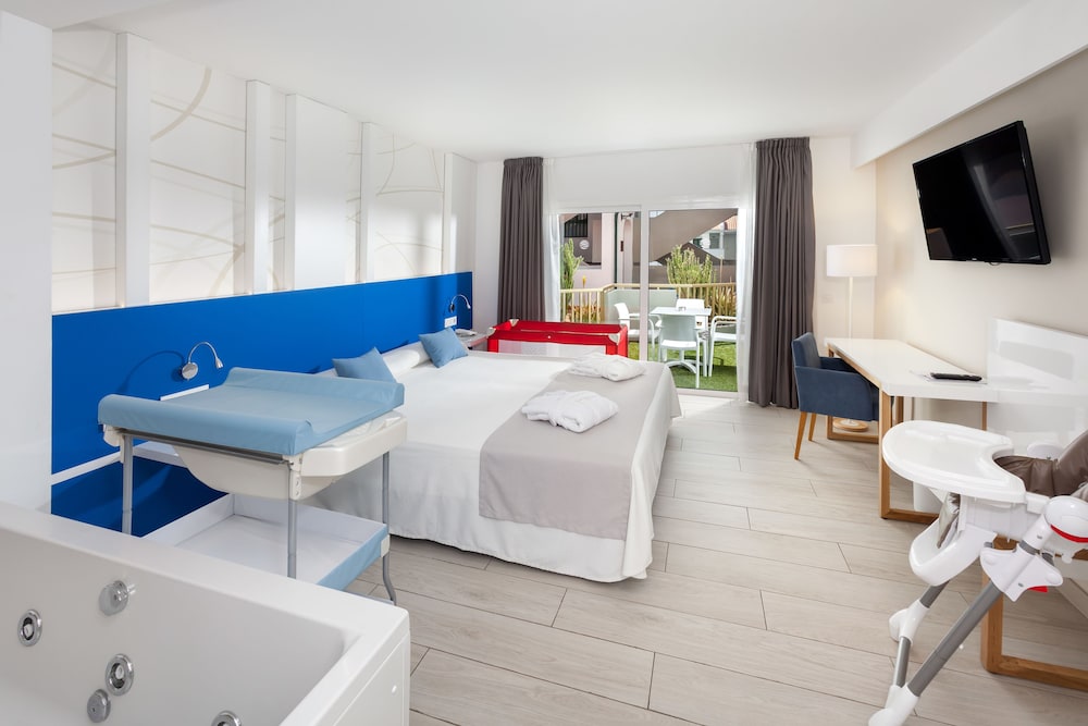 Playaolid Suites And Apartments 16/45