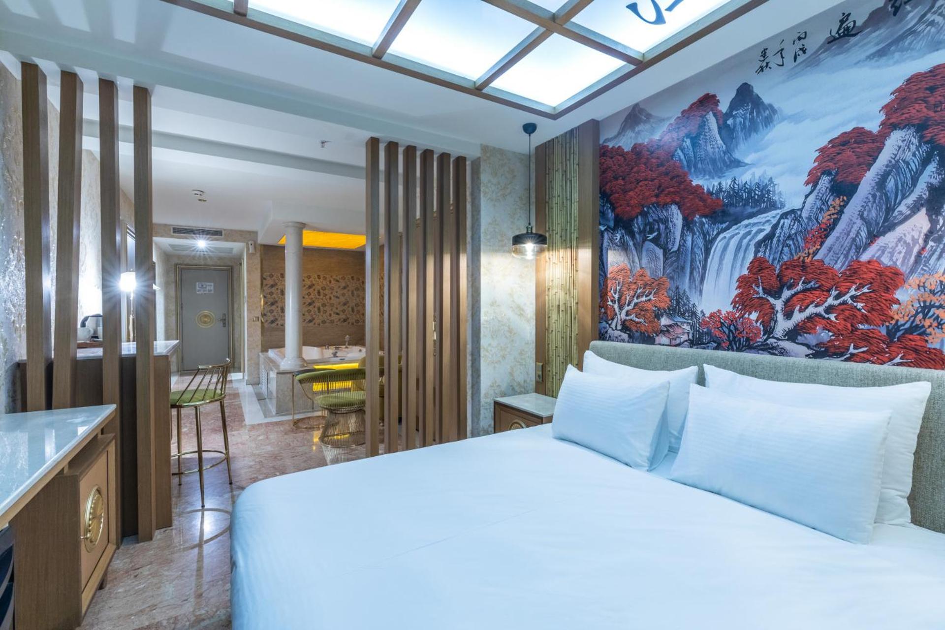 Basement, Suite, Hot Tub, with Pool