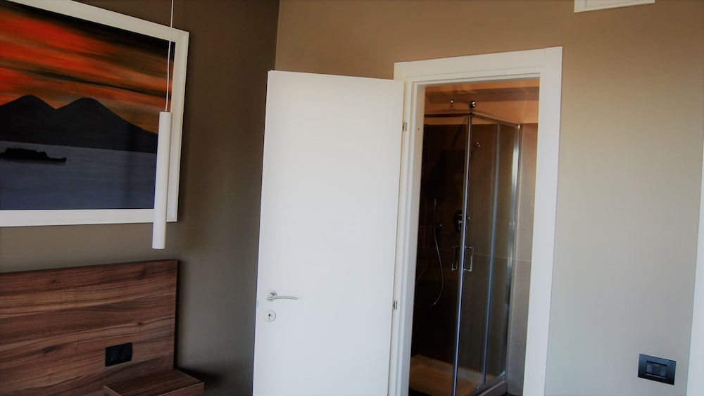 7th Floor Suite 30/50