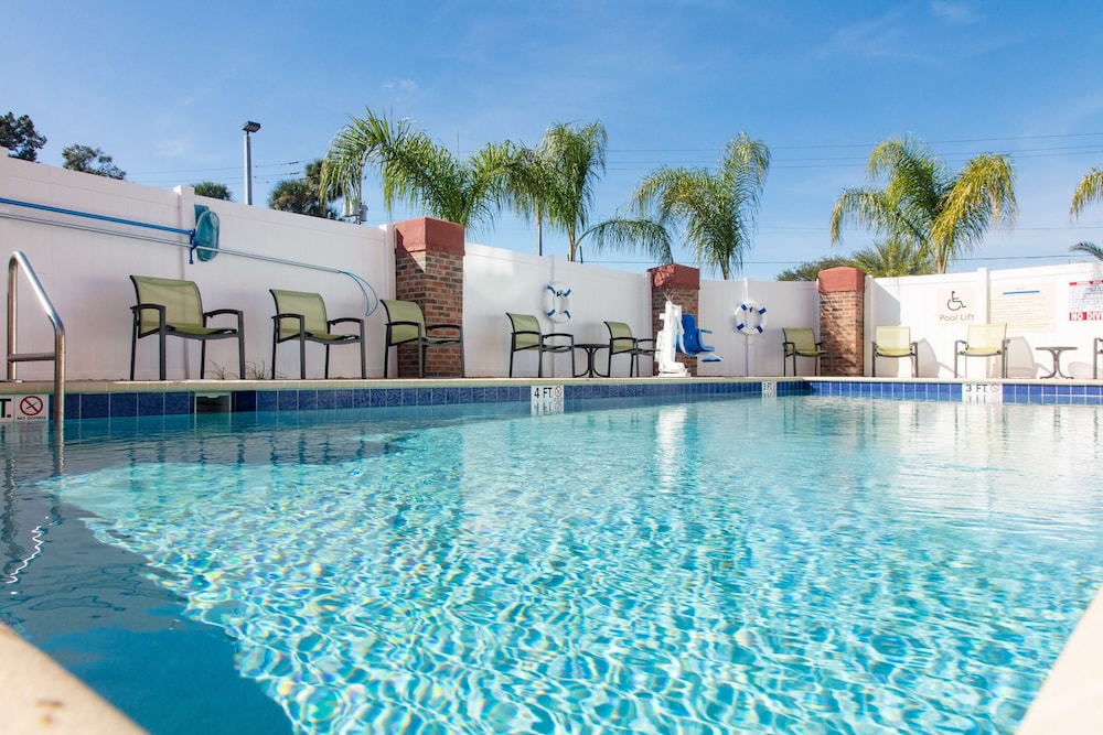Hampton Inn Palatka 3/48