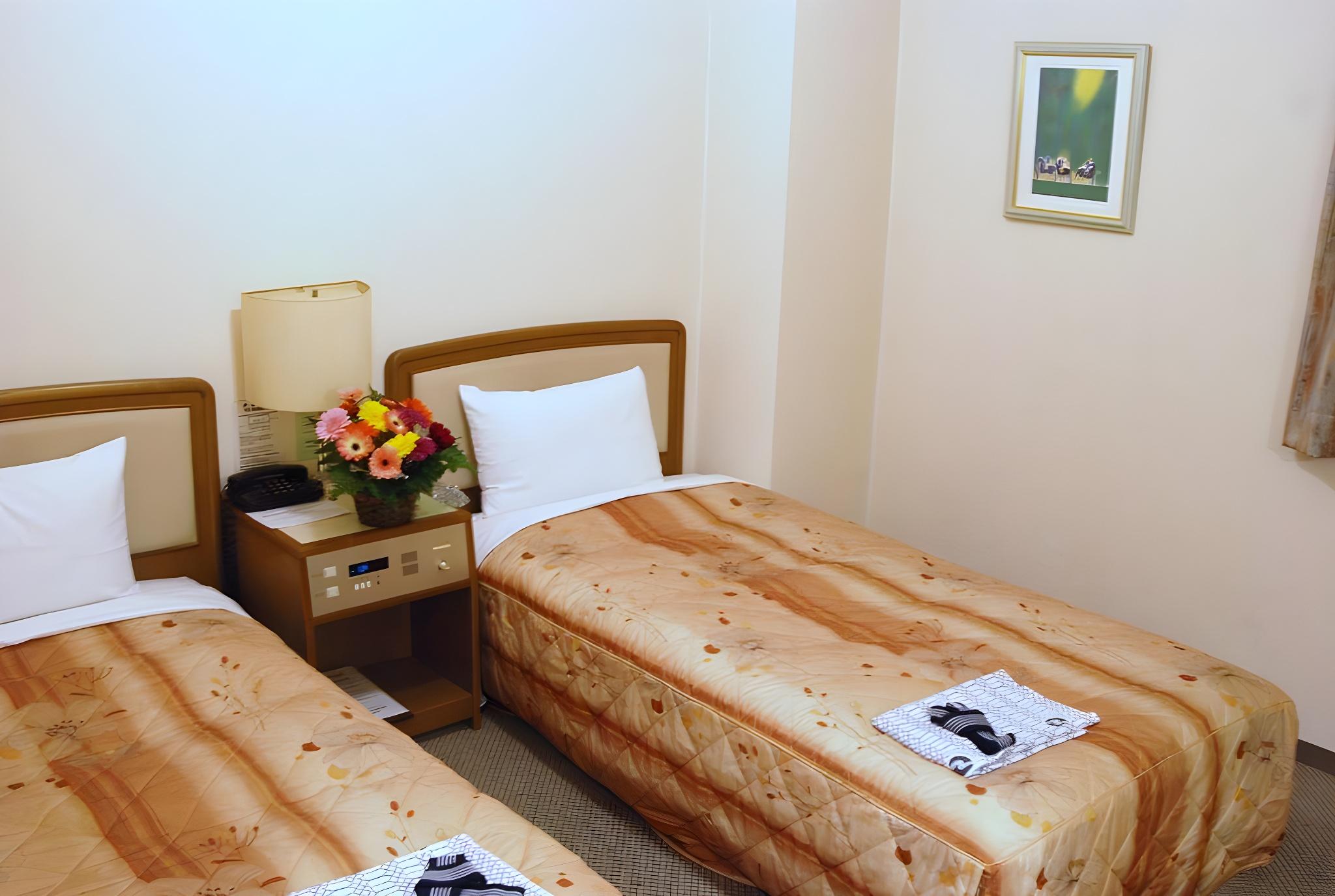 ROOM, TWIN BEDS