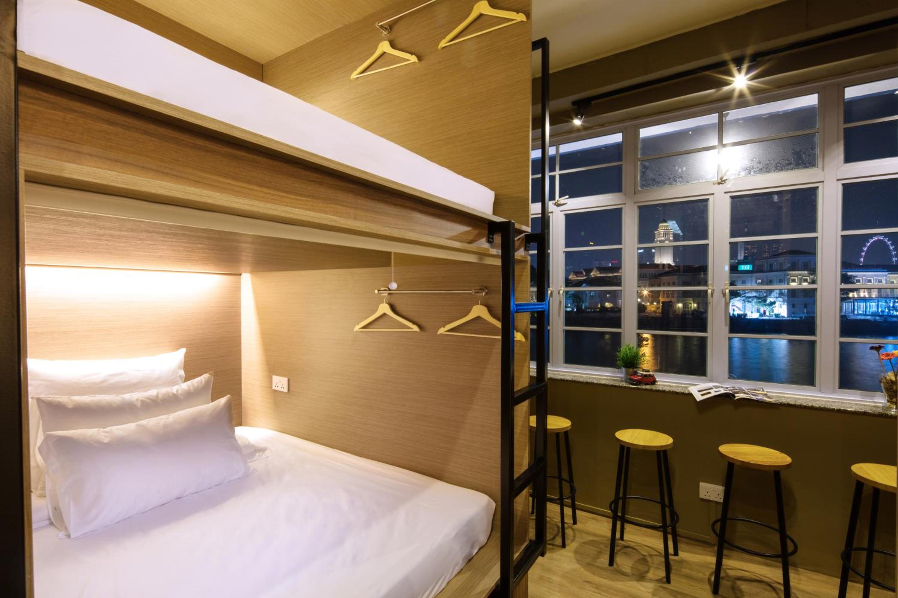 Capsule, Mixed Dorm, Deluxe