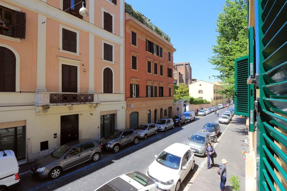 Design Flat for 4 near Colosseum 17/24