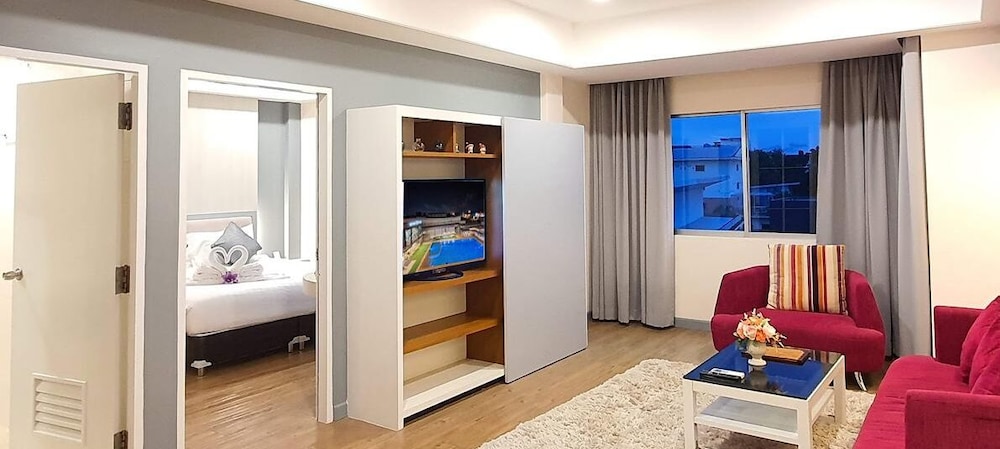 New Travel Lodge Hotel 51/63