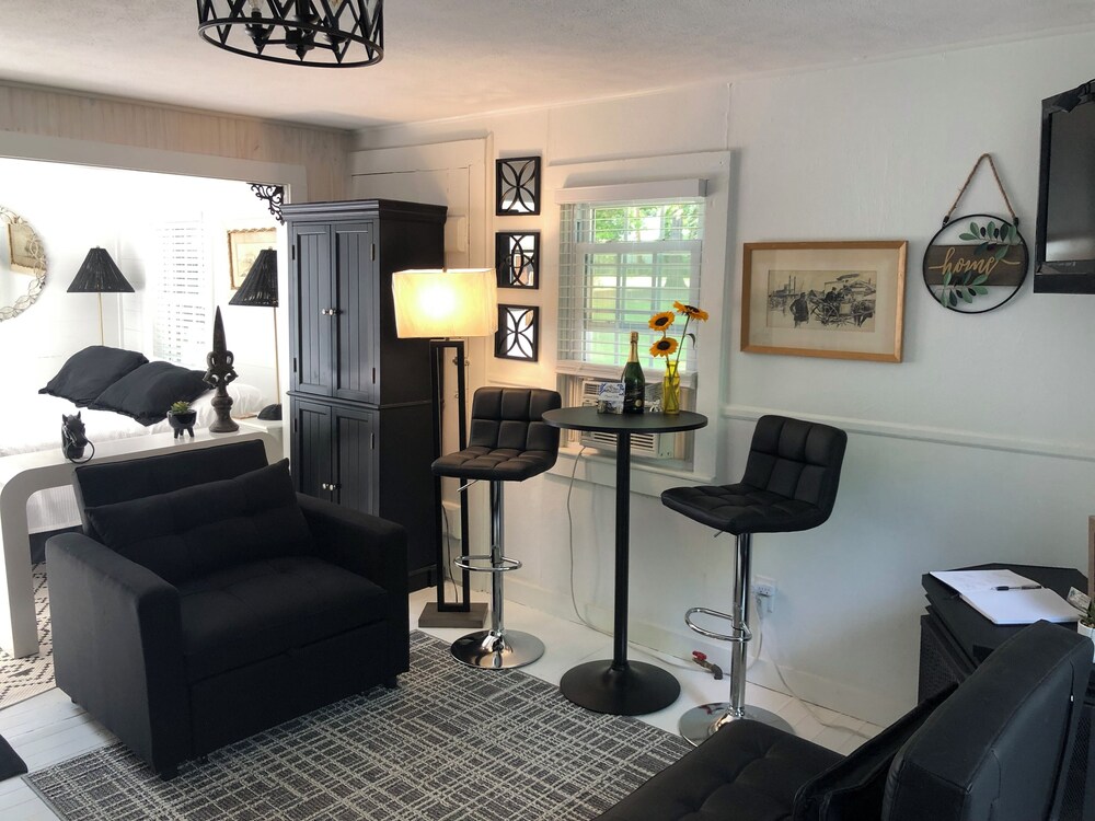 18 Vine Inn &amp; Carriage House 21/50