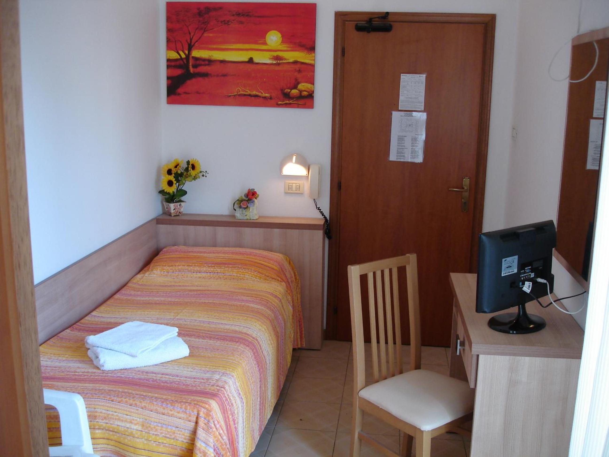 غرفة مفردة، Hotel Madrid 2/10