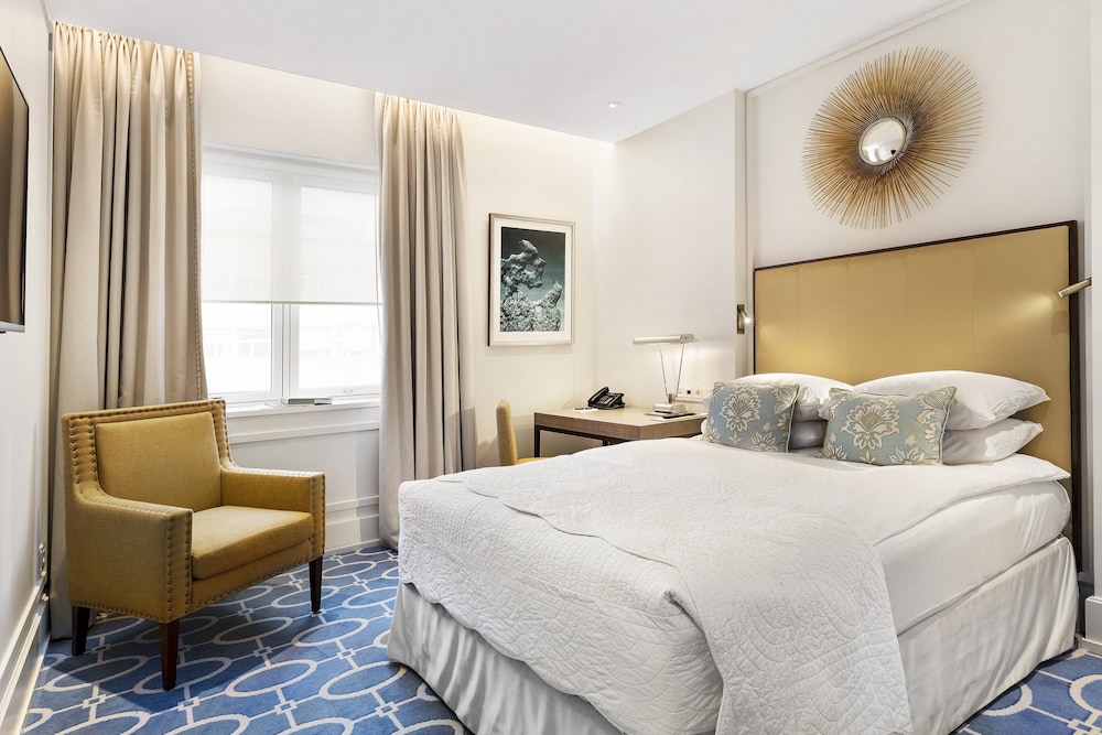 STANDARD, QUEEN BED
