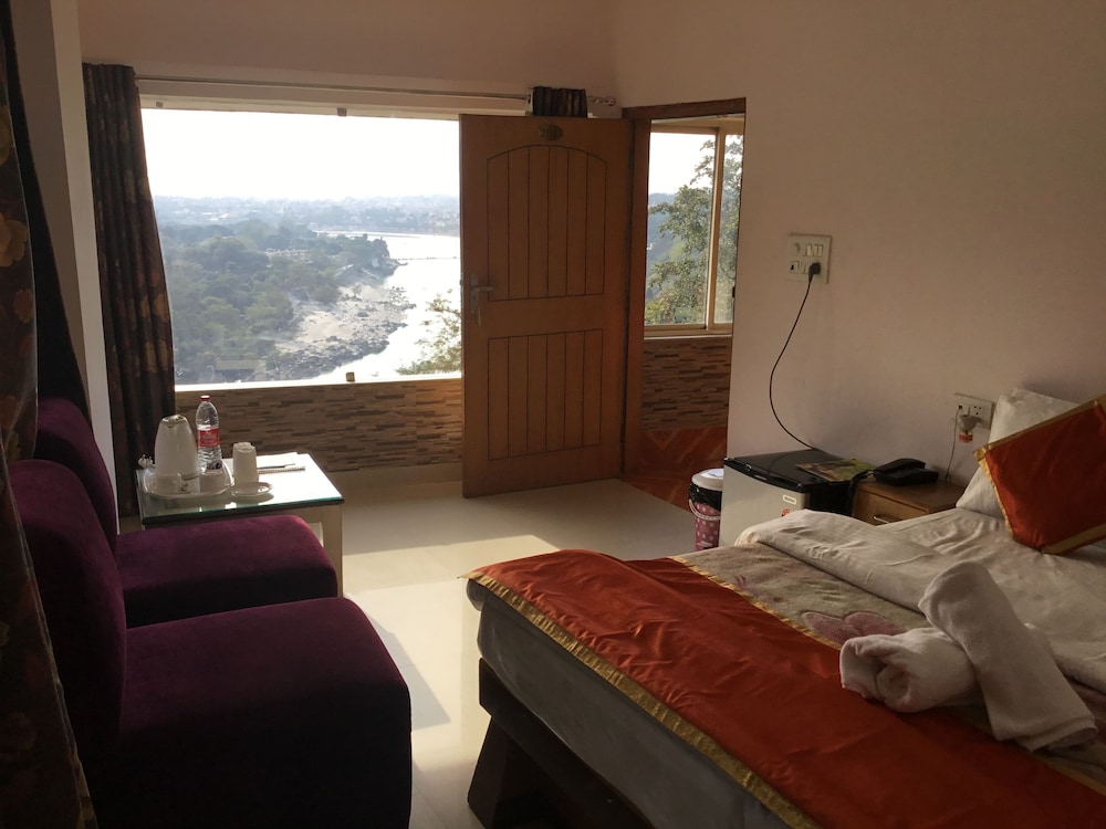 Hotel Ganesha Inn 9/50