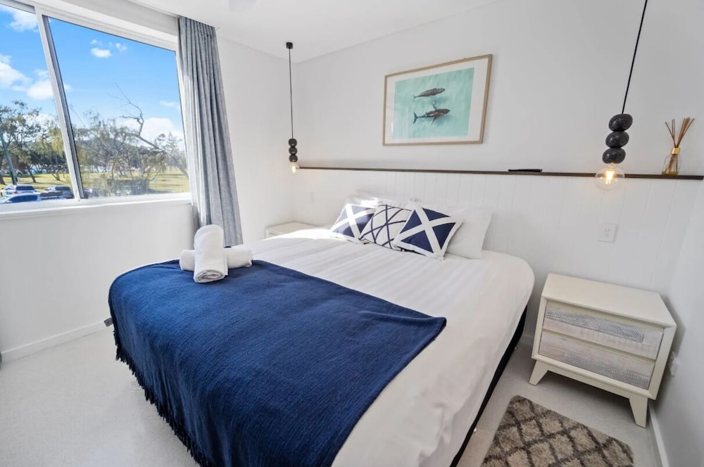 BAY ROYAL APARTMENTS 20/50