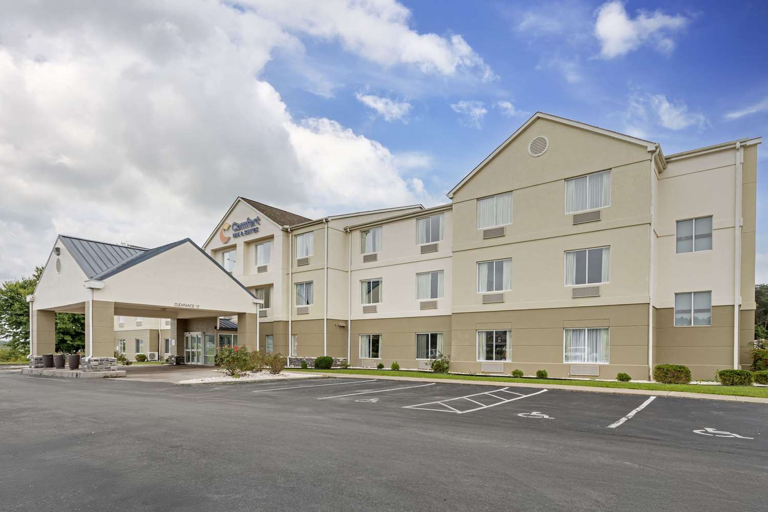 Comfort Inn & Suites Corbin North 4/18
