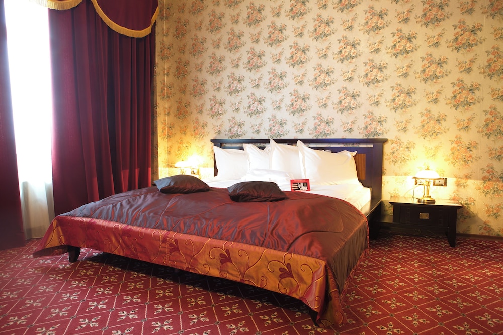 PRESIDENTIAL, APARTMENT, KING BED