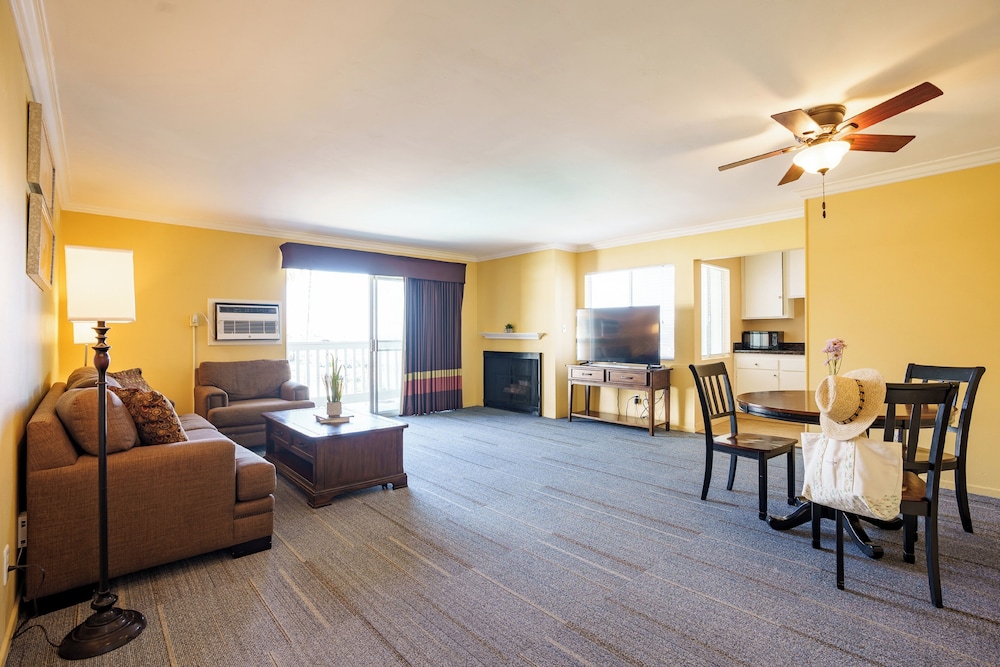 Dana Point Marina Inn 36/51