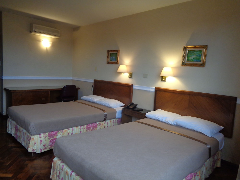 Premier Hill Suites 14/68