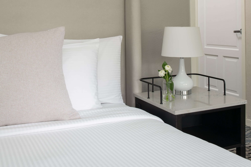Toll House Hotel Los Gatos, Tapestry Collection by Hilton 15/50