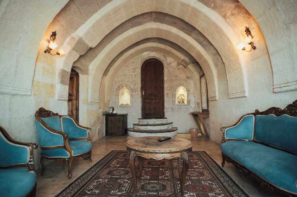 Hu of Cappadocia 33/50