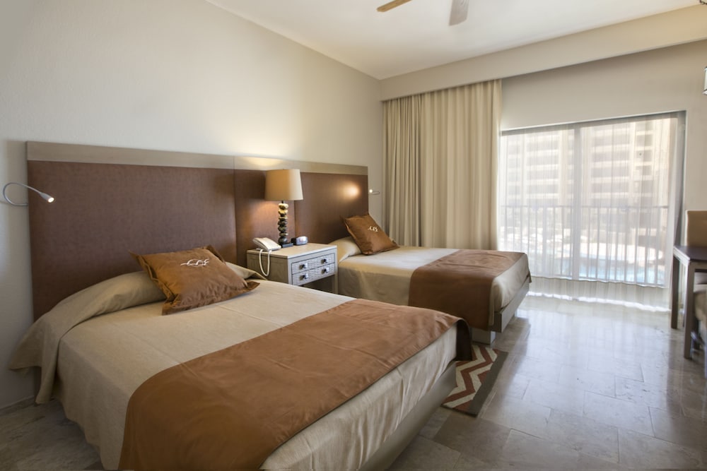 The Royal Sands All Inclusive Resort & Spa 25/75