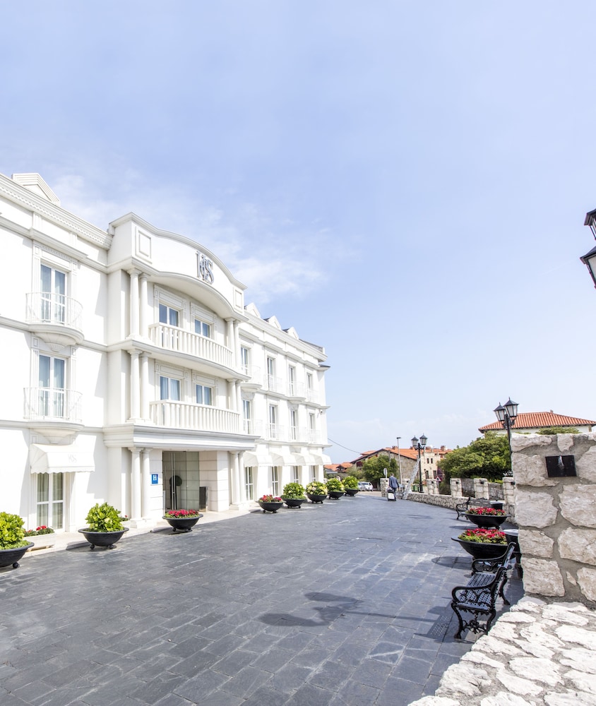 Gran Hotel Suances 28/34