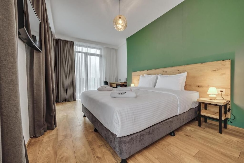 Panorama, King Bed, Front View, French Balcony