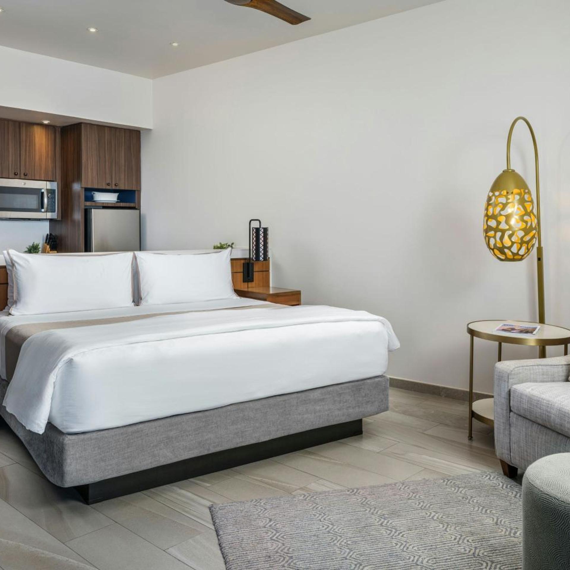 Studio, King Bed, Ocean View, Balcony
