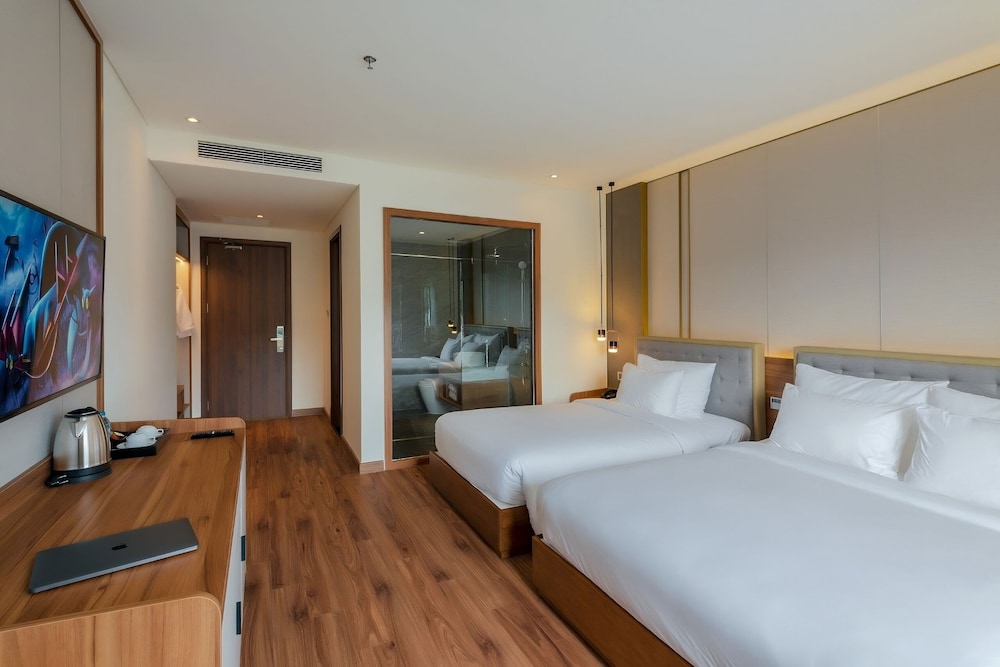 Deluxe, Triple, 1 Queen and 1 Single Bed, Garden View