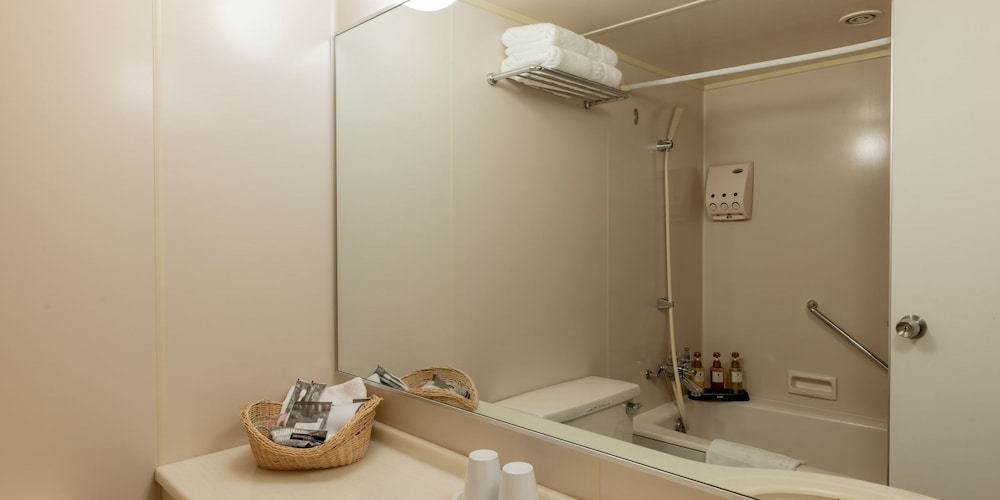 Shonan Kamakura Crystal Hotel 84/89
