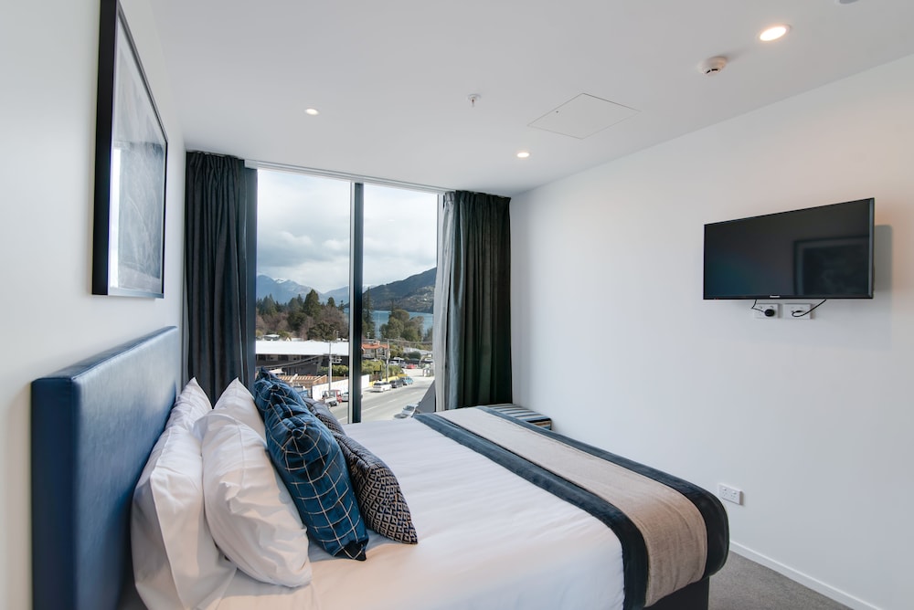 STUDIO, APARTMENT, LAKE VIEW